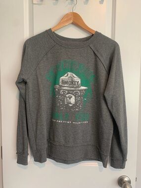 Smokey Bear Only You Can Prevent Wild Fires Gray Retro Graphic Sweatshirt Small